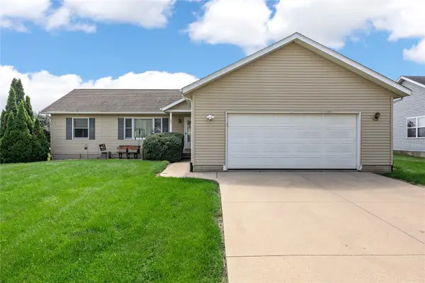 101 Bear Creek, Palo, IA 52324