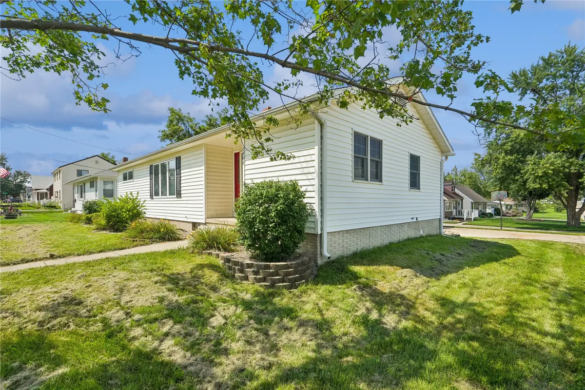 2462 10th Avenue, Marion, IA 52302 - #1