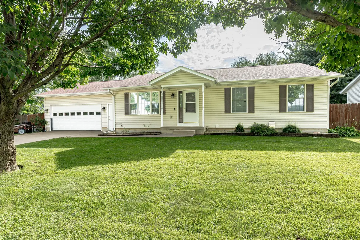 206 Hope Avenue, Urbana, IA 52345 - #1
