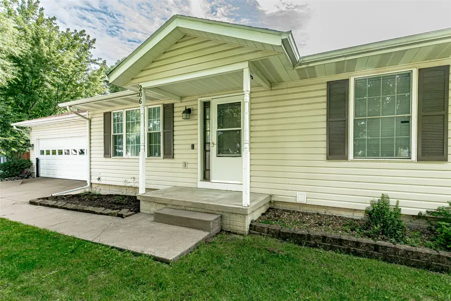 206 Hope Avenue, Urbana, IA 52345 - #2