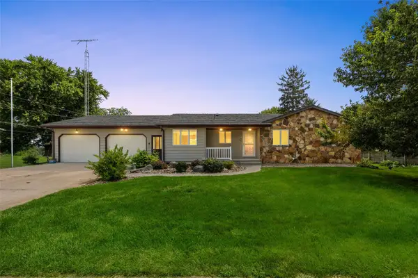 200 Schnoebelen Street, Riverside, IA 52327