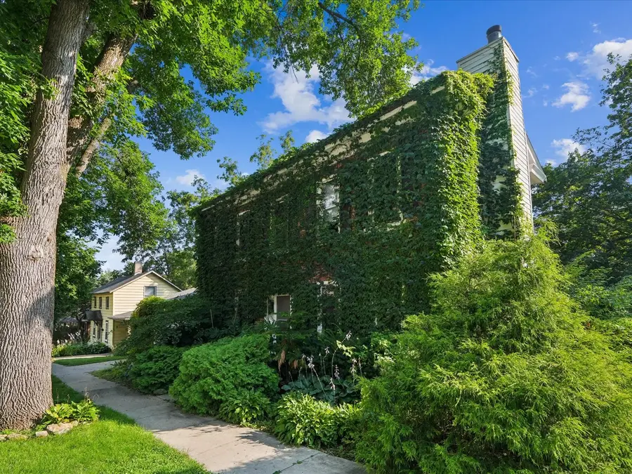 318 2nd St Sw, Mount Vernon, IA 52314 - #2