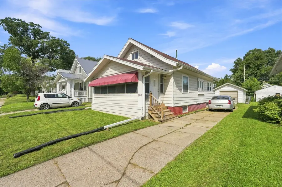 808 Oakland Rd Ne, Cedar Rapids, IA 52402 - #2