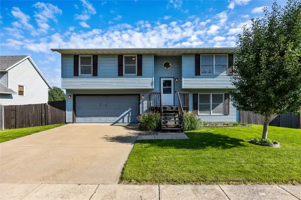 30 Prairie Ridge Court, North Liberty, IA 52317