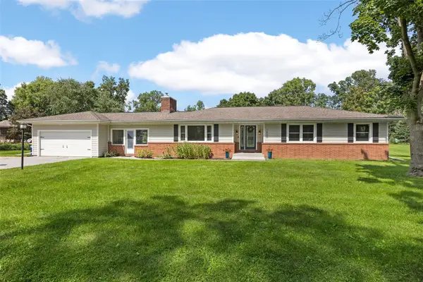 1400 E Knoll Drive, Robins, IA 52328