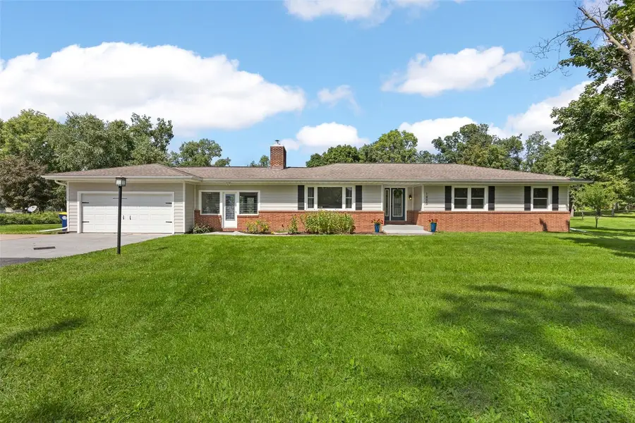 1400 E Knoll Drive, Robins, IA 52328 - #2
