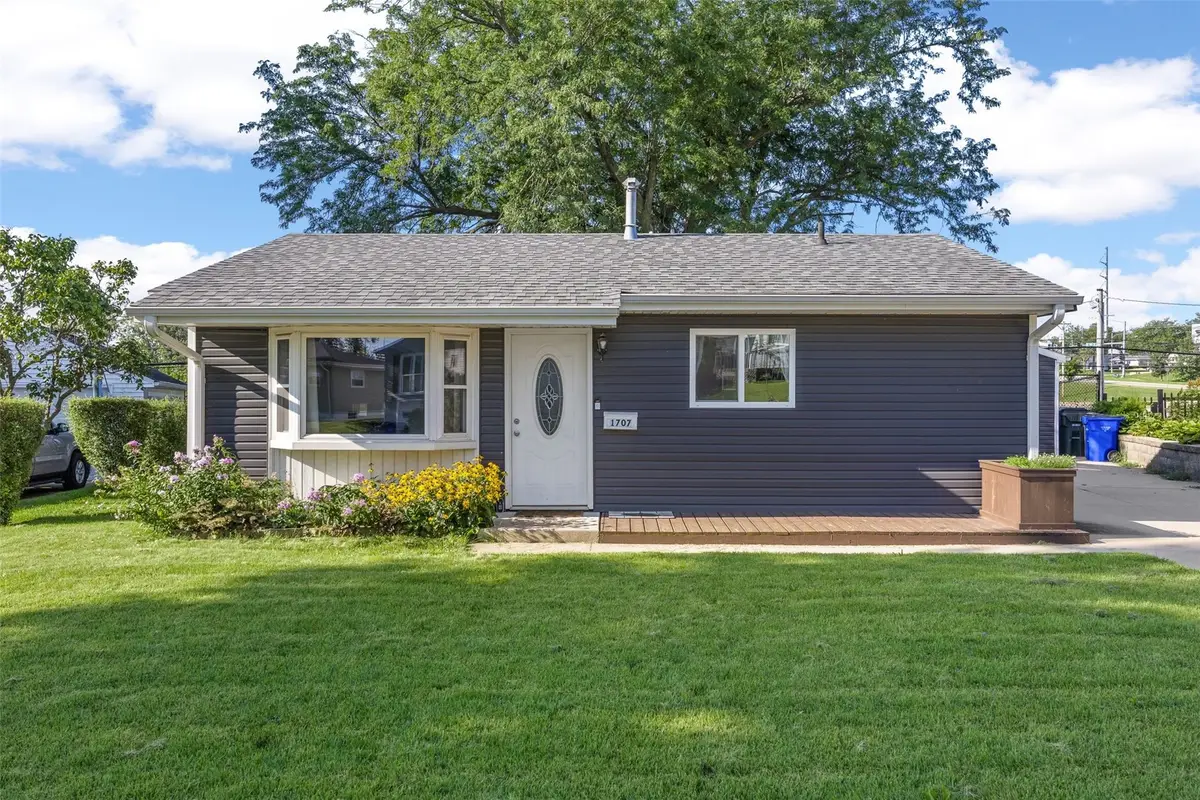 1707 14th Avenue Sw, Cedar Rapids, IA 52404 - #1