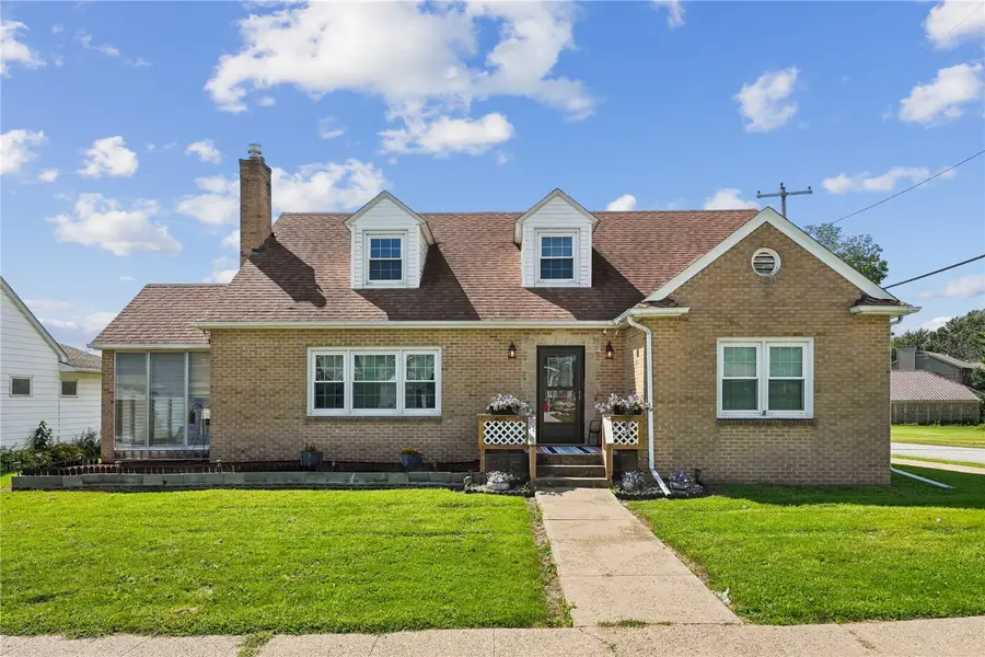 405 Washington Ave, Lowden, IA 52255 - #3