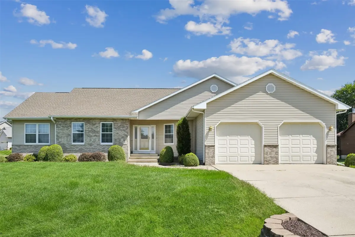 312 Brougham Court, Robins, IA 52328 - #1