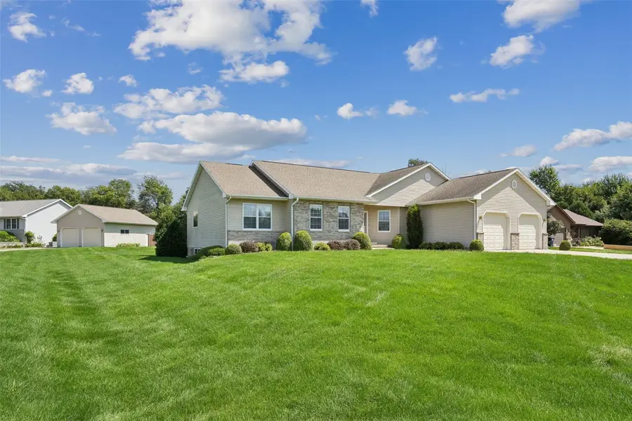 312 Brougham Court, Robins, IA 52328 - #2