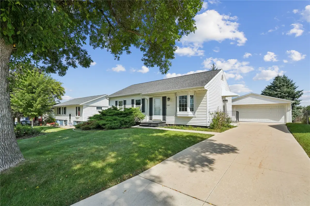 3341 Dunham Drive Sw, Cedar Rapids, IA 52404 - #1