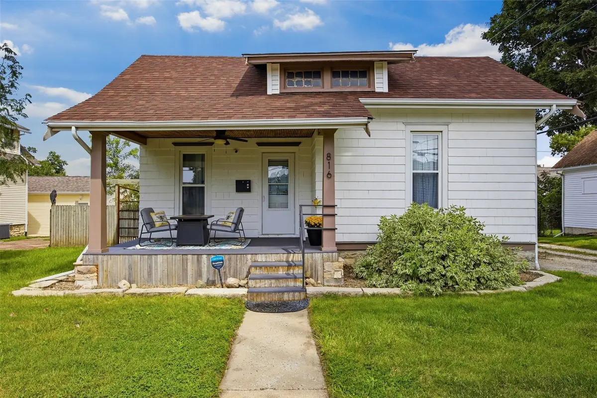 816 9th Avenue, Marion, IA 52302 - #1