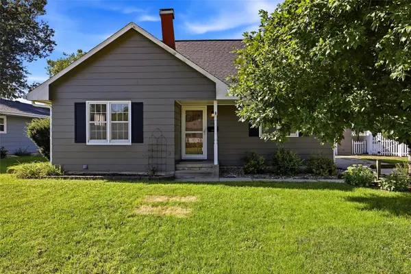 1565 Brockman Ave, Marion, IA 52302
