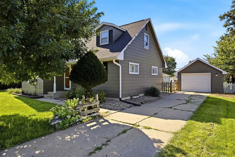 1565 Brockman Ave, Marion, IA 52302 - #2