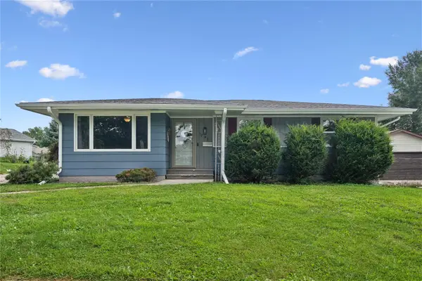 1745 Daleview Dr, Marion, IA 52302