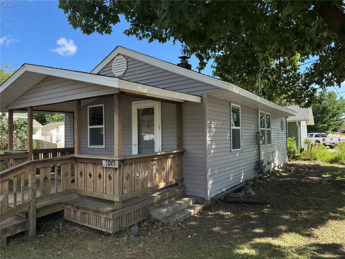 3001 Bever Ave, Cedar Rapids, IA 52403 - #1