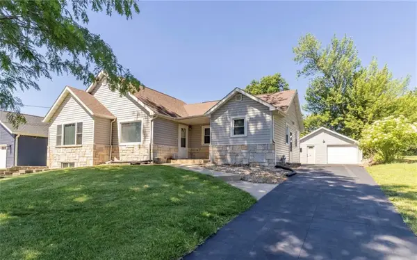 1230 Belmont Parkway Nw, Cedar Rapids, IA 52405