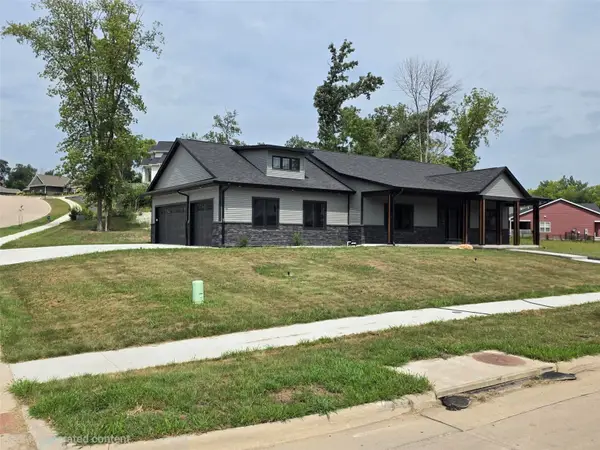 5630 Seminole Valley Trail Ne, Cedar Rapids, IA 52411