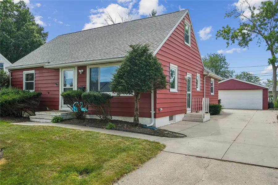 1605 48th St Ne, Cedar Rapids, IA 52402 - #2