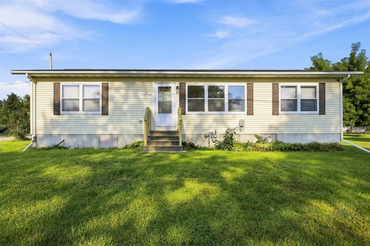 100 Clinton St, Palo, IA 52324 - #1