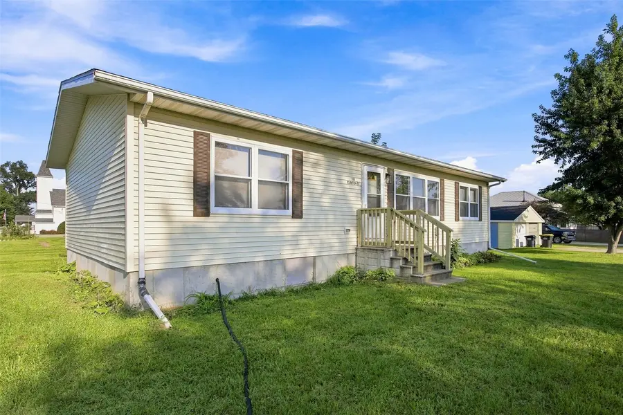 100 Clinton St, Palo, IA 52324 - #2