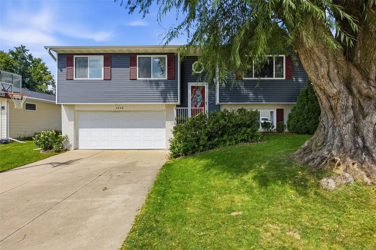 2540 Copper Dr, Marion, IA 52302 - #1