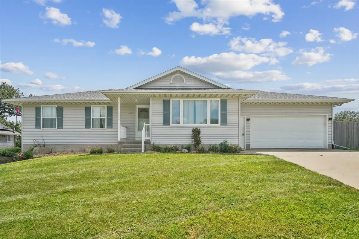 2205 Daleview Dr, Marion, IA 52302 - #1
