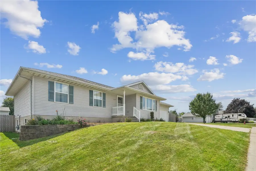 2205 Daleview Dr, Marion, IA 52302 - #2