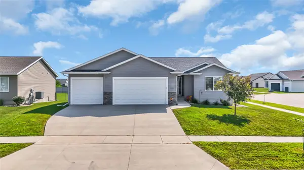 2239 Crestwood Lane, Marion, IA 50648