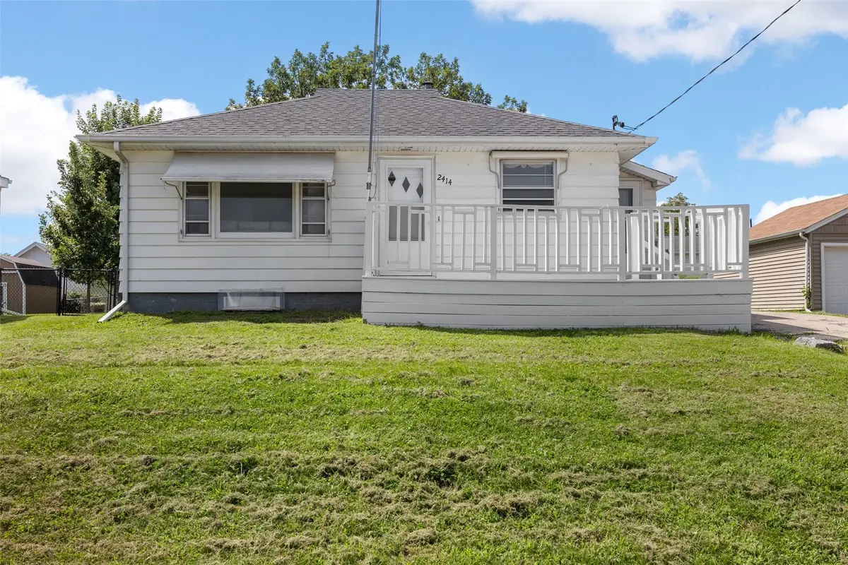 2414 Bowling Street Sw, Cedar Rapids, IA 52404 - #1