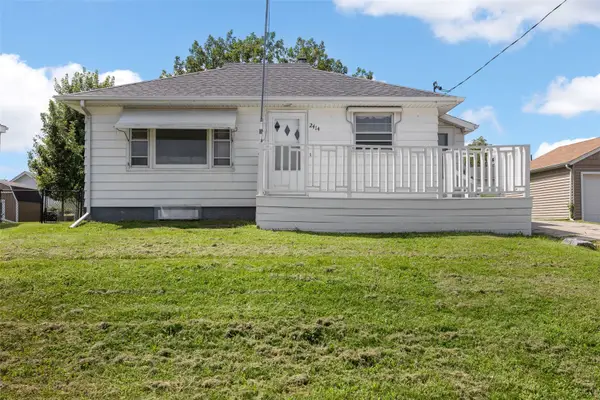 2414 Bowling Street Sw, Cedar Rapids, IA 52404
