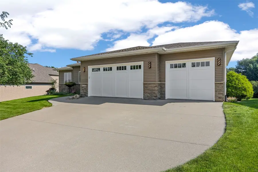 1722 Lake Shore Dr, Iowa City, IA 52246 - #2