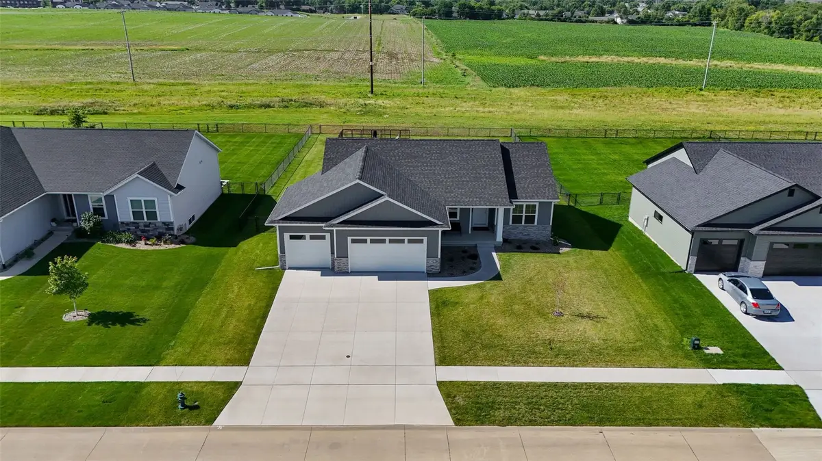 425 Dutch Drive, Robins, IA 52328 - #1
