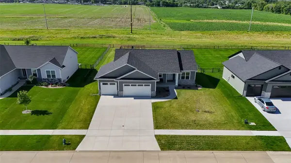 425 Dutch Drive, Robins, IA 52328