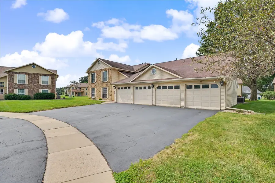 4117 Lexington Ct Ne #A, Cedar Rapids, IA 52402 - #2