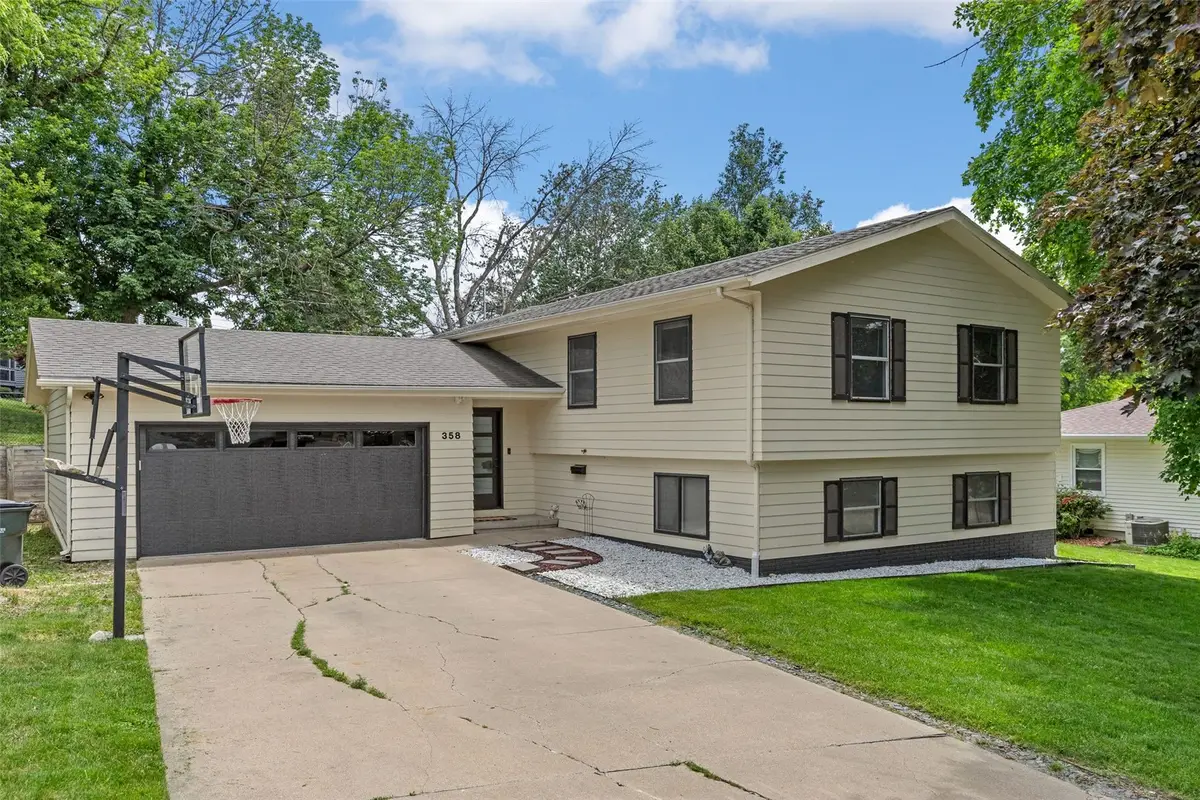358 31st Street Se, Cedar Rapids, IA 52403 - #1