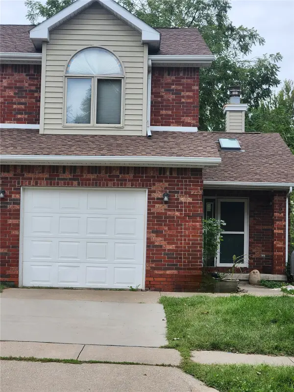909 Dover Street, Iowa City, IA 52245
