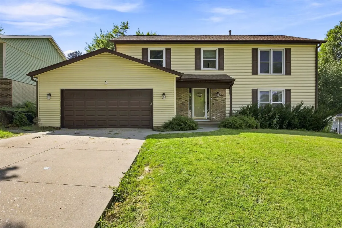 6921 Larkwood Drive Ne, Cedar Rapids, IA 52402 - #1