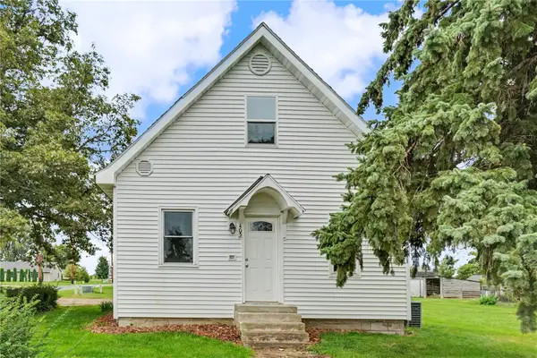 405 E Center St, Stanwood, IA 52337