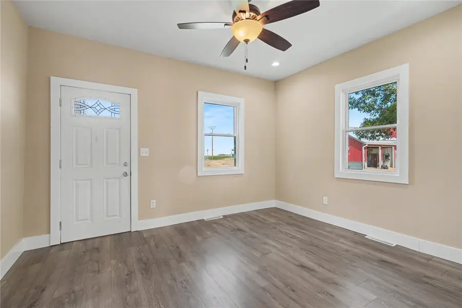 405 E Center St, Stanwood, IA 52337 - #3