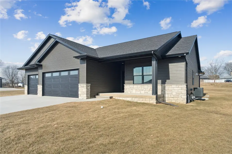 718 Pointer Circle, Center Point, IA 52213 - #2