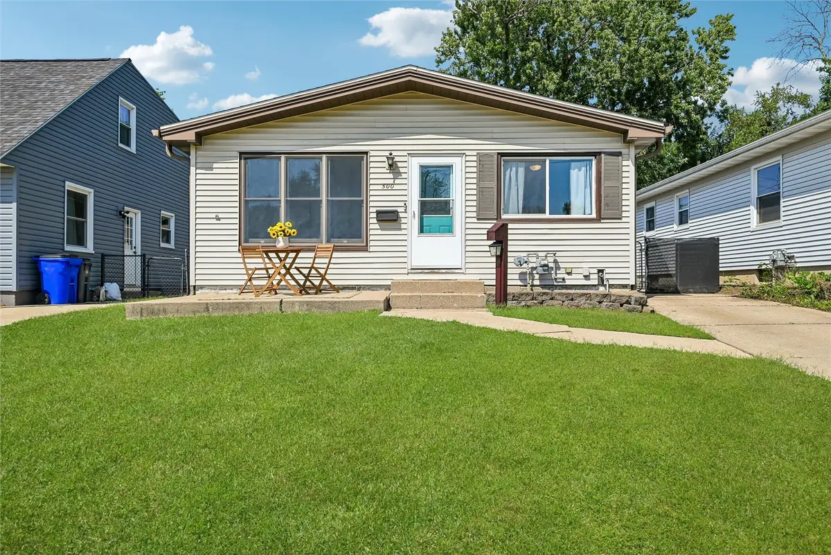 500 41st Street Ne, Cedar Rapids, IA 52402 - #1