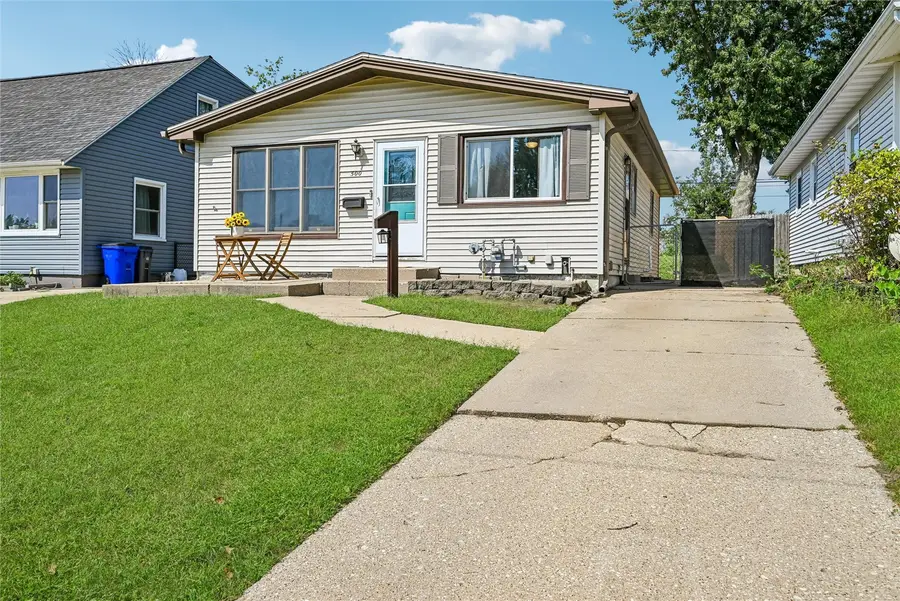 500 41st Street Ne, Cedar Rapids, IA 52402 - #2