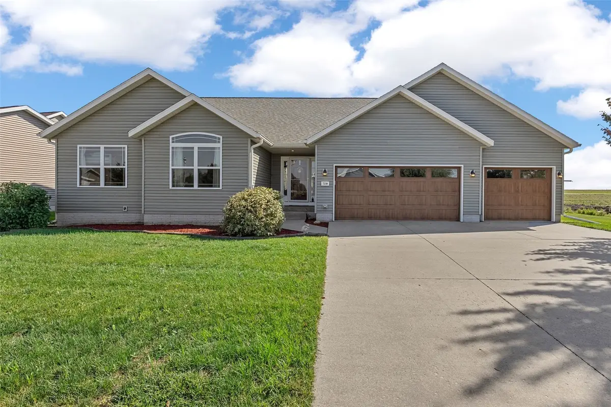 7219 Rock Wood Drive Sw, Cedar Rapids, IA 52404 - #1