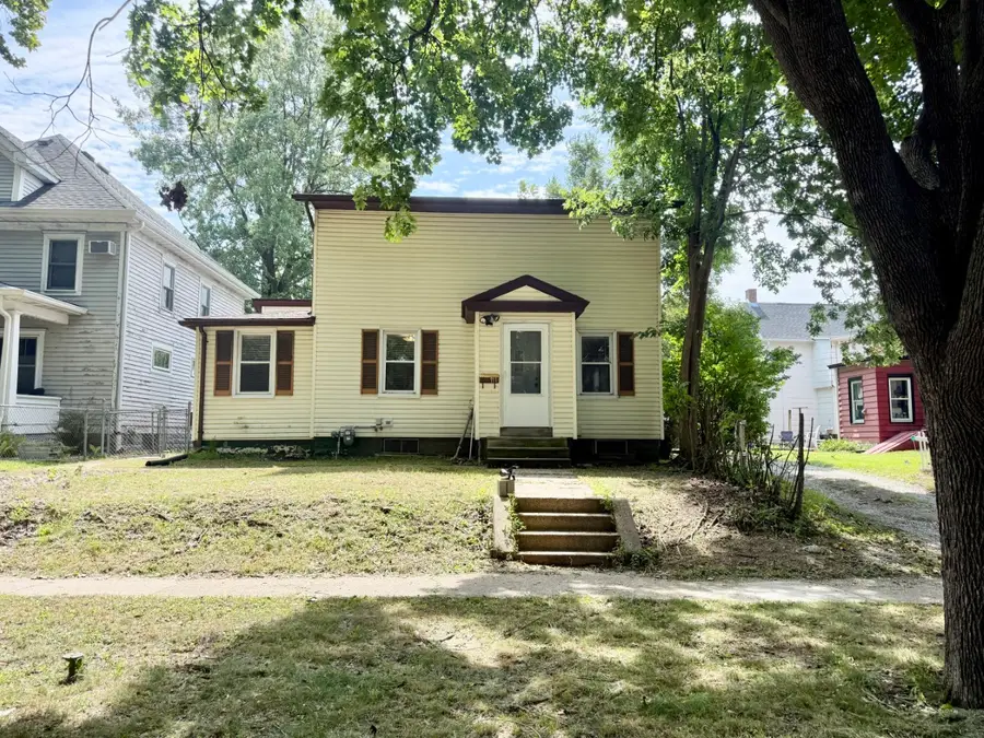 711 E Bloomington Street, Iowa City, IA 52245 - #2