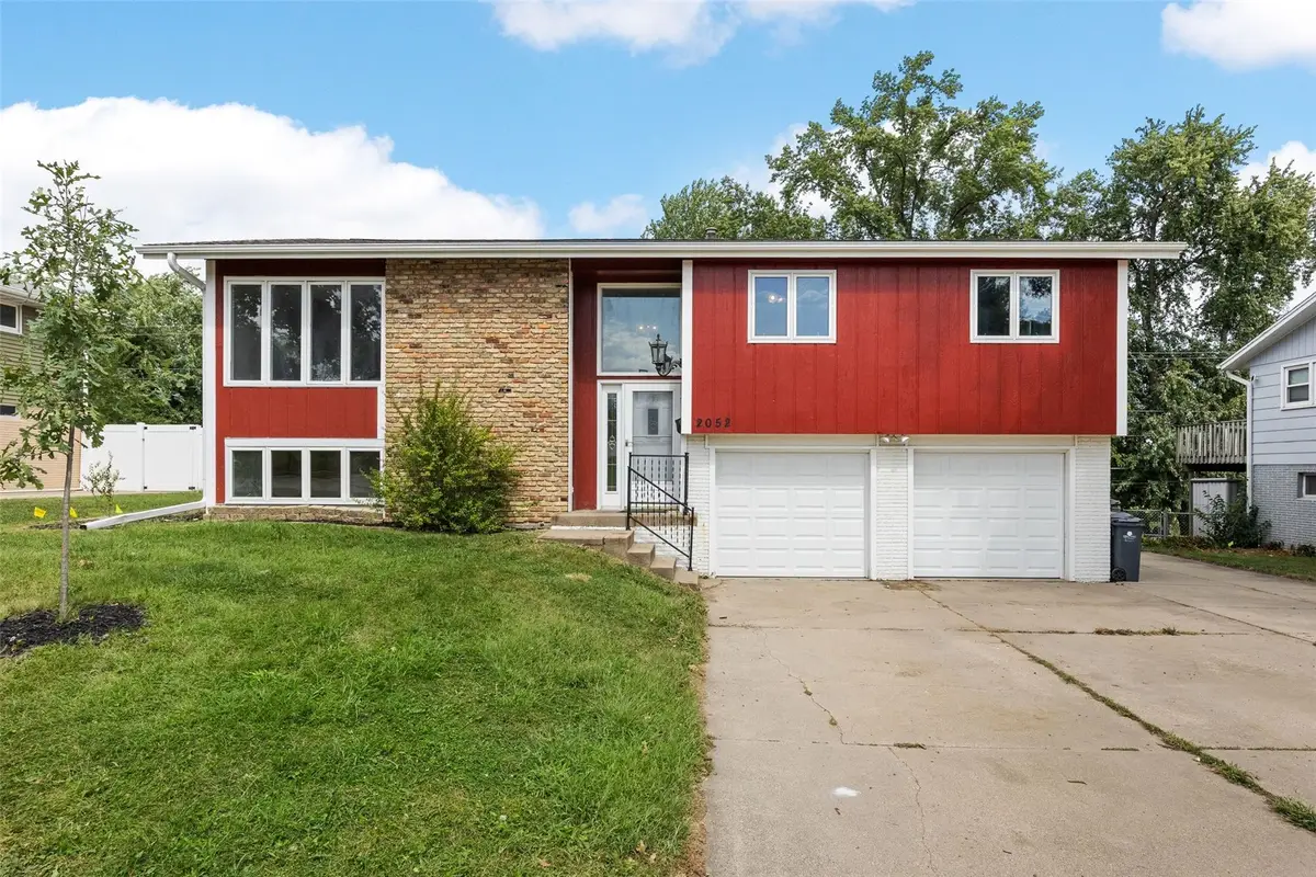 2052 Evergreen Street Ne, Cedar Rapids, IA 52402 - #1