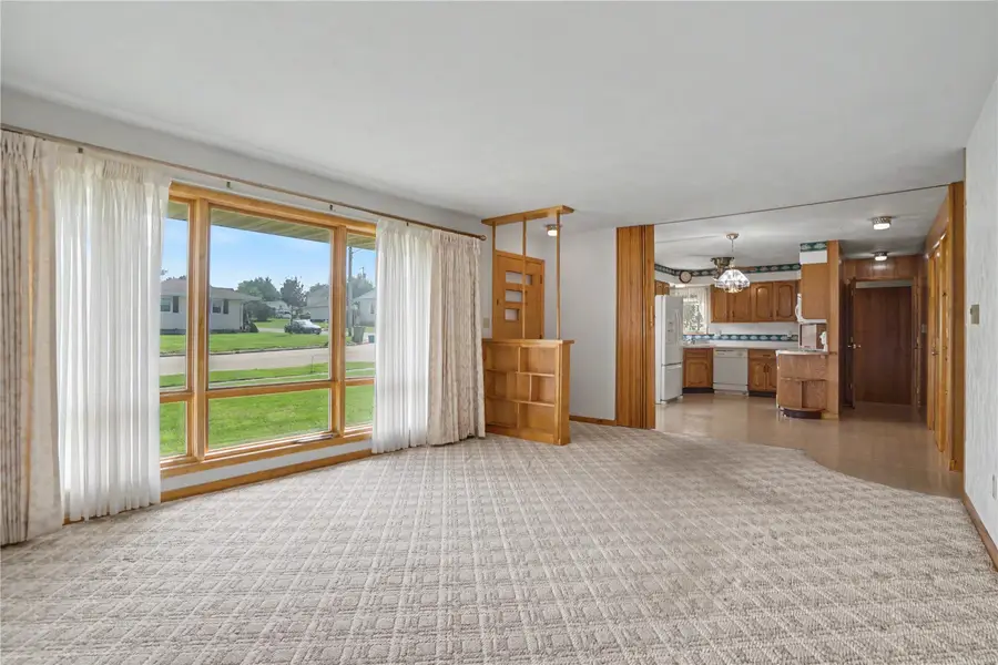 901 Mckinley Ave, Lowden, IA 52255 - #3