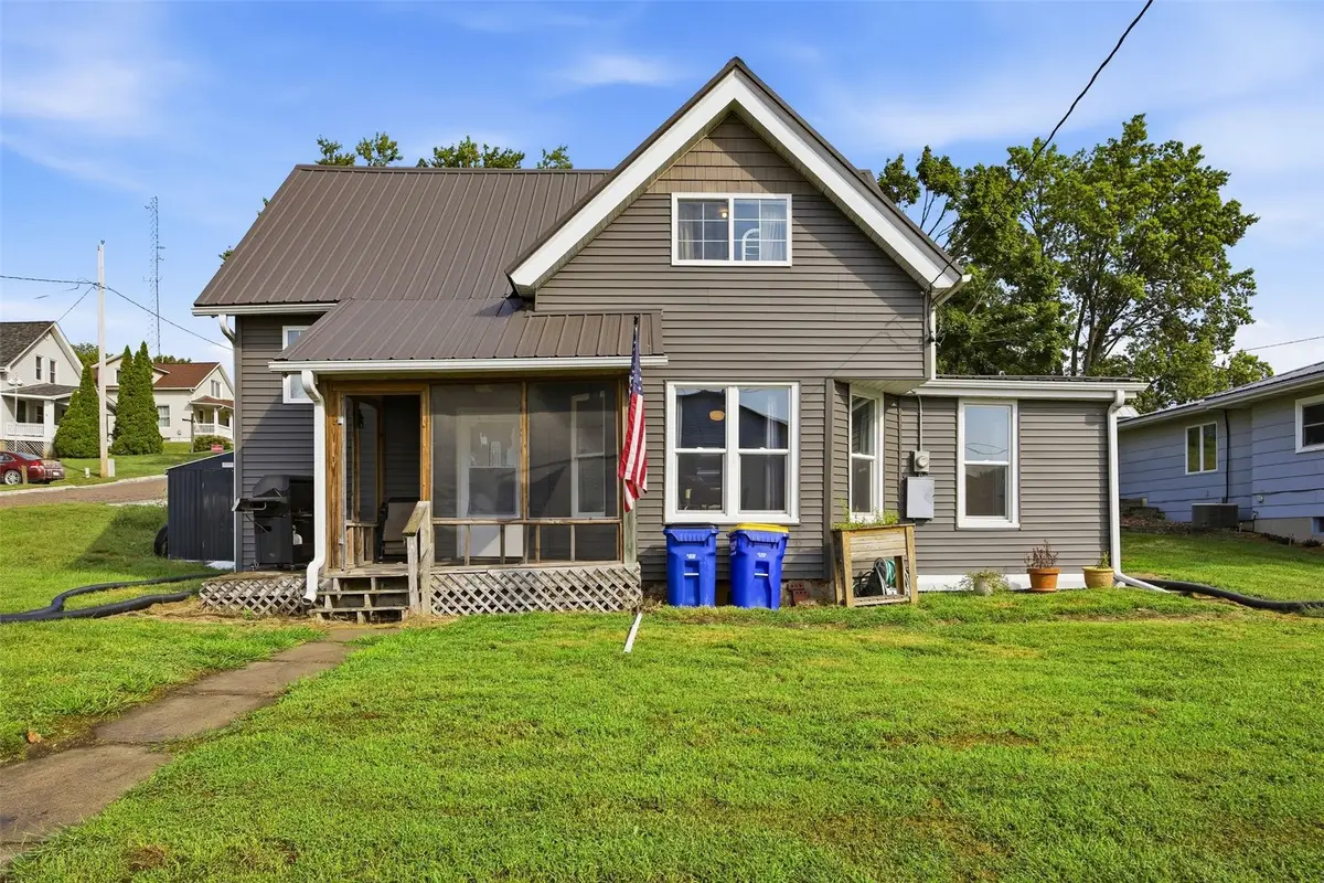114 W Johnson Street, Norway, IA 52318 - #1