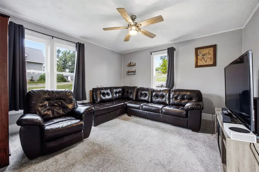 114 W Johnson Street, Norway, IA 52318 - #2