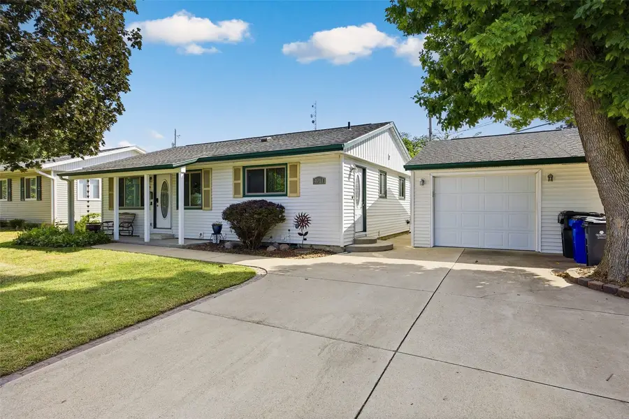 4711 F Ave Ne, Cedar Rapids, IA 52402 - #2